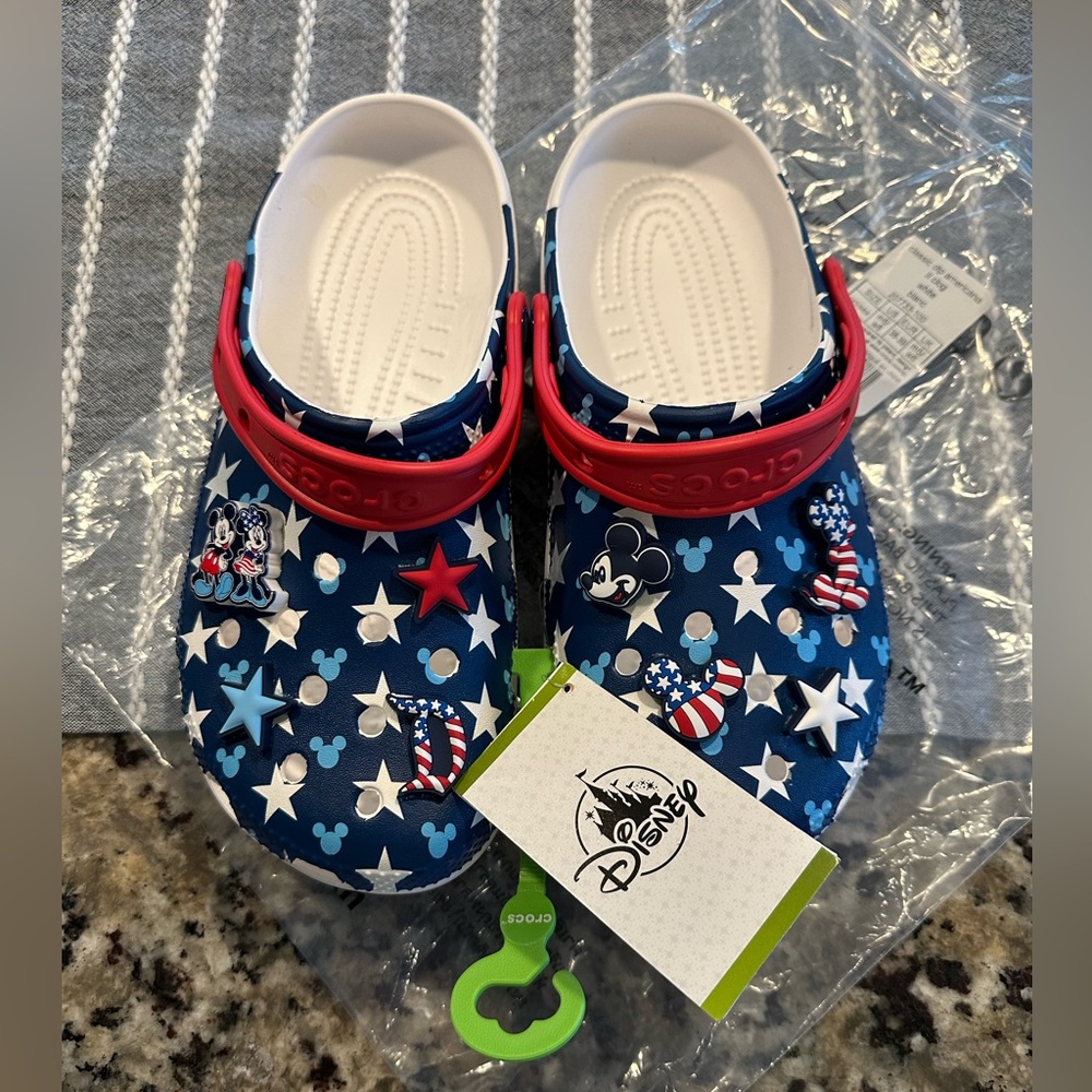 NWT CROCS Disney Mickey Patriotic M6/W8
